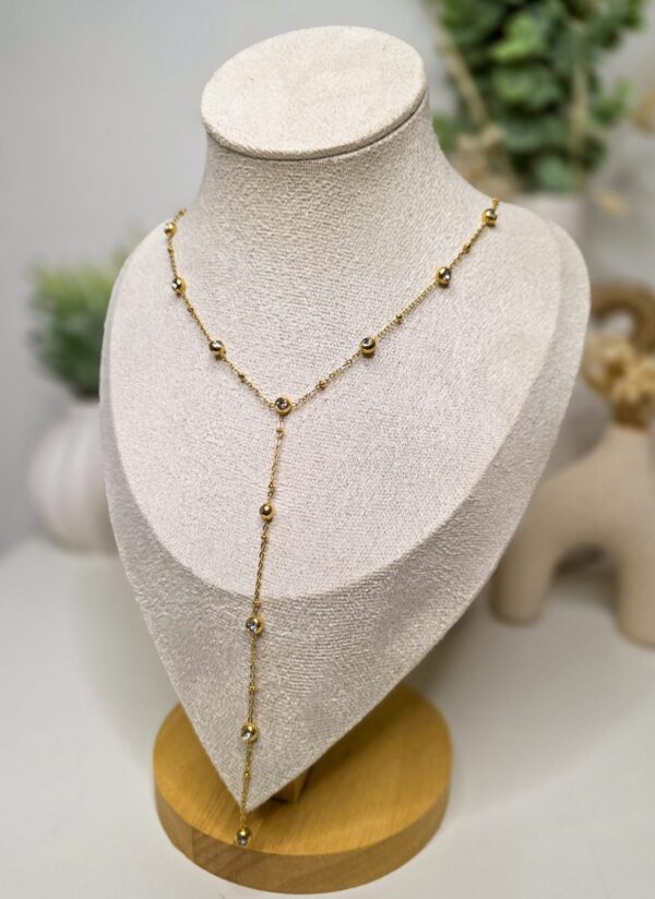 Collier ELYA – Doré à billes pendantes